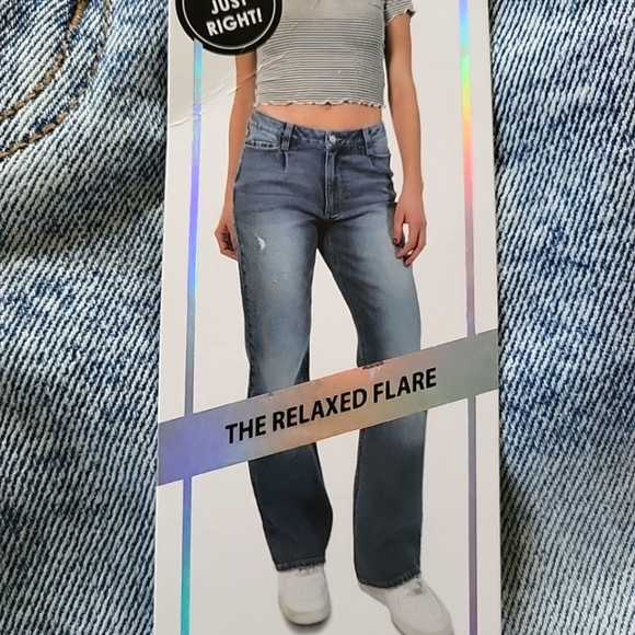 Tinseltown Relaxed Flare Size 9 Light Wash Hi Rise NWT Distressed Pockets junior - Picture 1 of 8